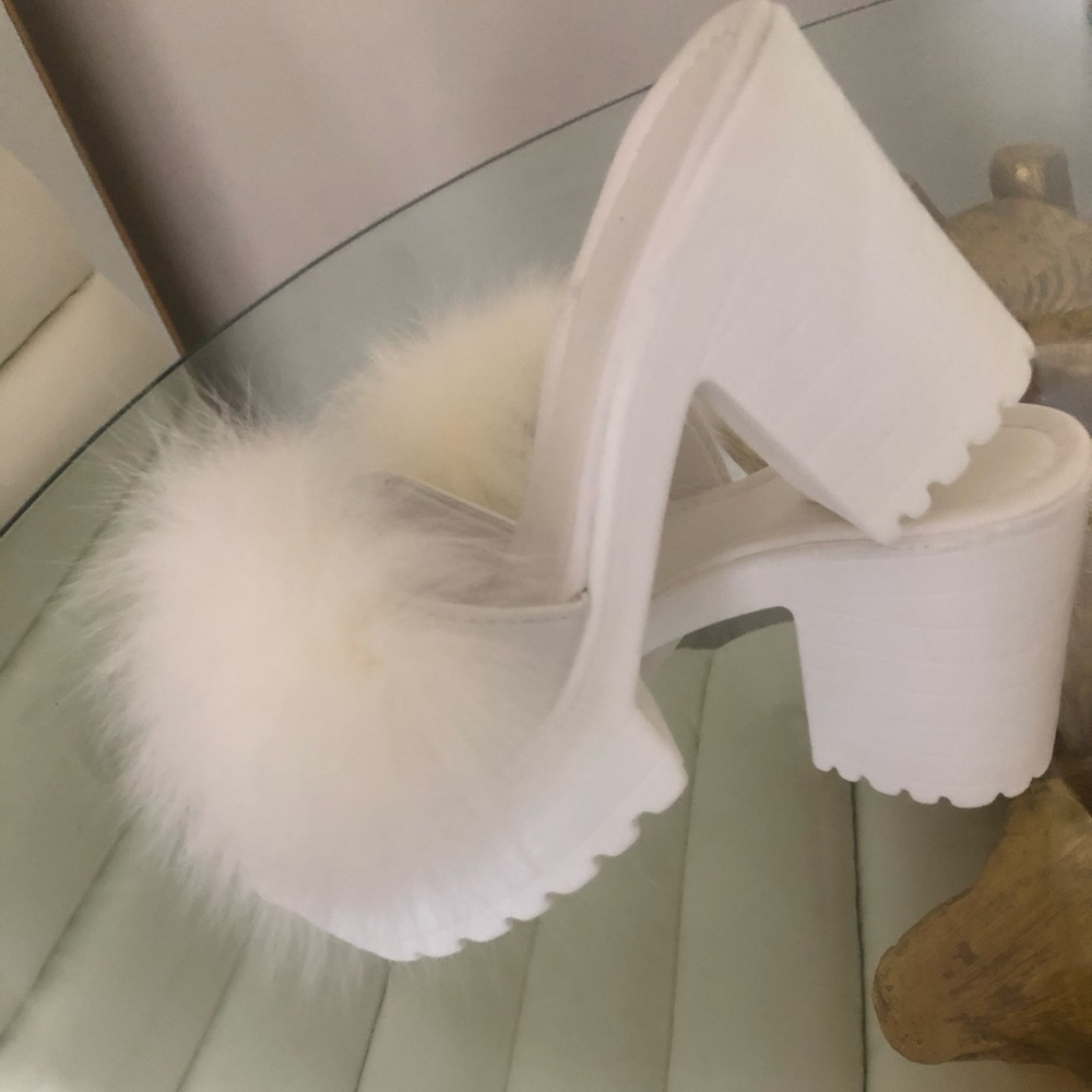 White Fur Platform Sandals NIB - Picture 3 of 5
